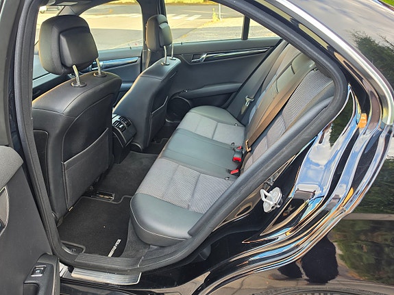 Mercedes-Benz C180 10 of 26