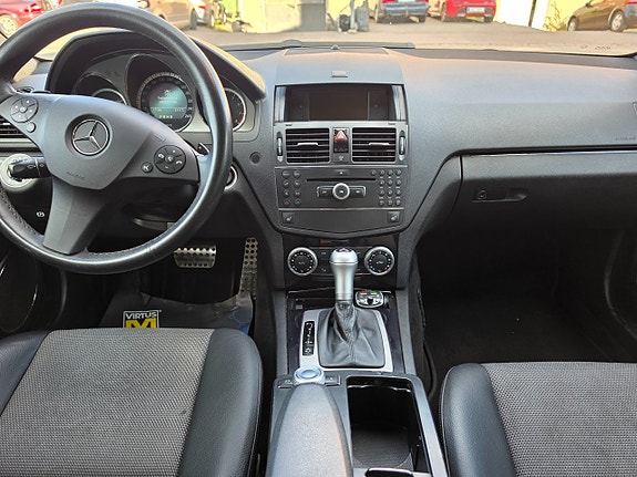 Mercedes-Benz C180 24 of 26