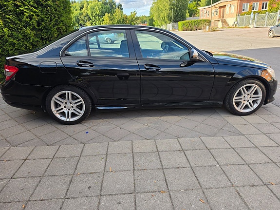Mercedes-Benz C180 9 of 26