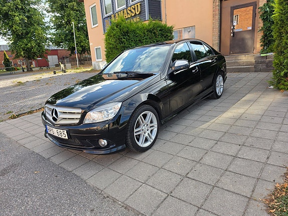 Mercedes-Benz C180 2 of 26