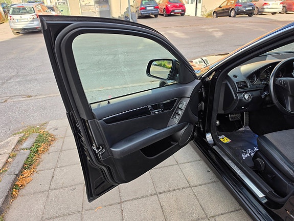 Mercedes-Benz C180 14 of 26