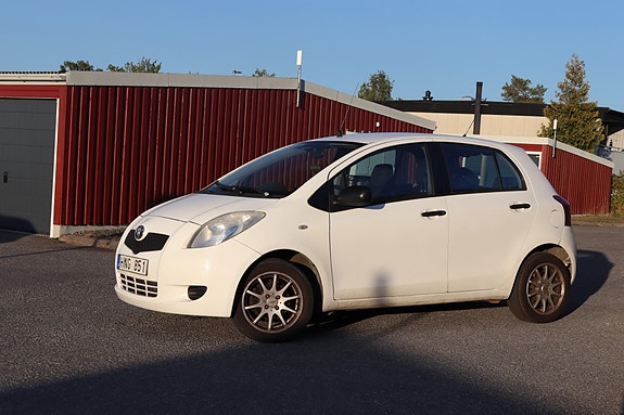 Toyota Yaris 9 of 10
