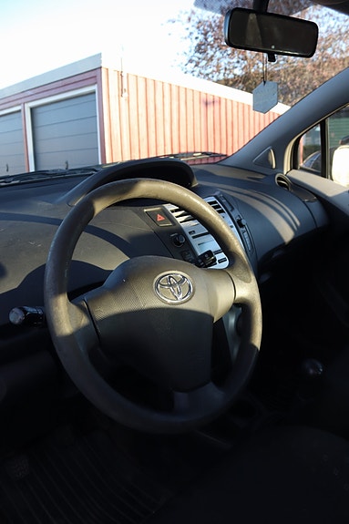 Toyota Yaris 5 of 10