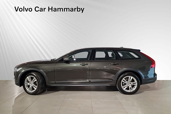 Volvo V90 Cross Country 2 of 14