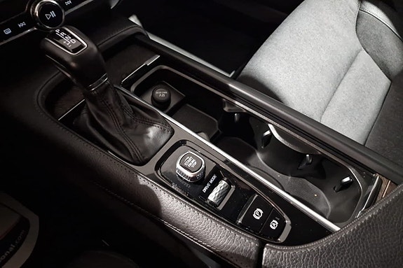 Volvo V90 Cross Country 9 of 14