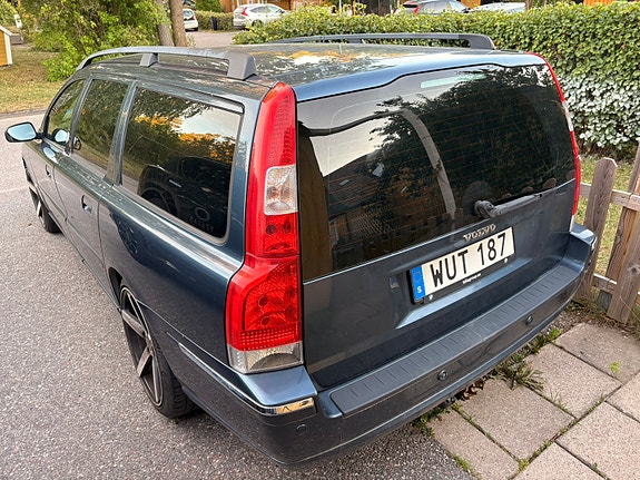Volvo V70 3 of 8