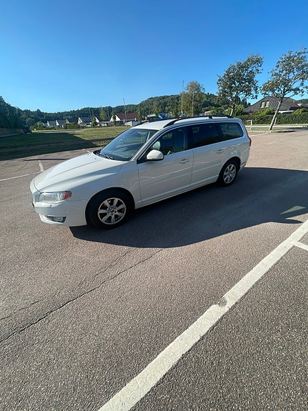 Volvo V70 3 of 5