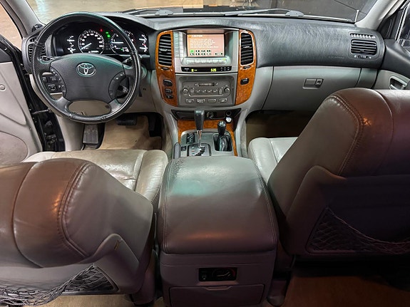 Toyota Land Cruiser 22 of 23