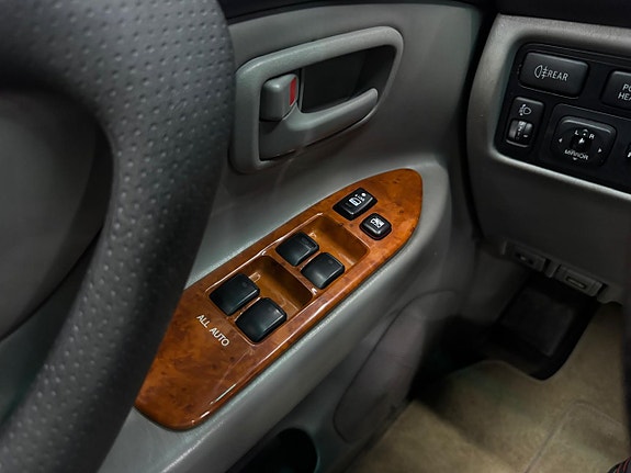 Toyota Land Cruiser 10 of 23