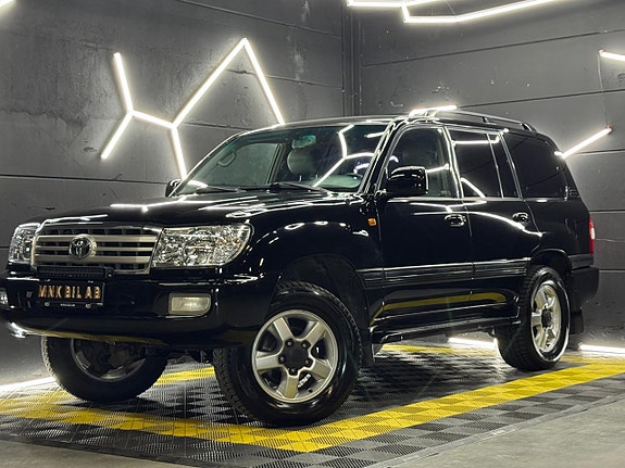 Toyota Land Cruiser 2 of 23