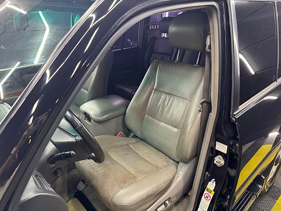 Toyota Land Cruiser 9 of 23