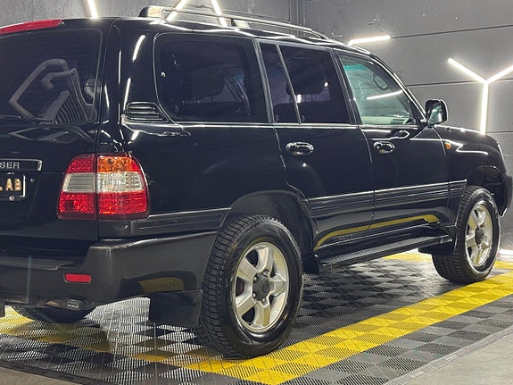 Toyota Land Cruiser 6 of 23