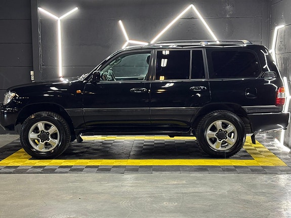 Toyota Land Cruiser 4 of 23