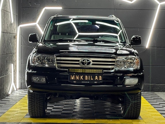 Toyota Land Cruiser 3 of 23