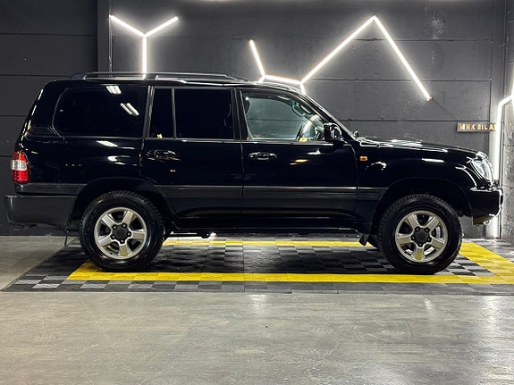 Toyota Land Cruiser 7 of 23