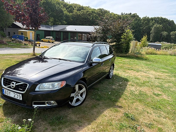Volvo V70 2 of 15