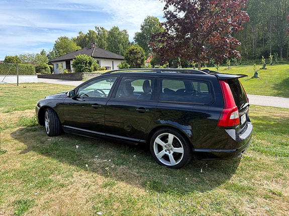 Volvo V70 3 of 15