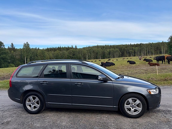 Volvo V50 2 of 9