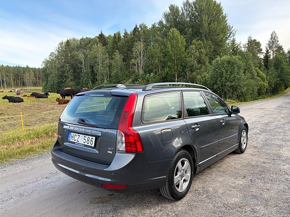 Volvo V50 3 of 9