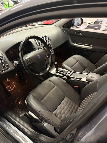 Volvo V50 7 of 9