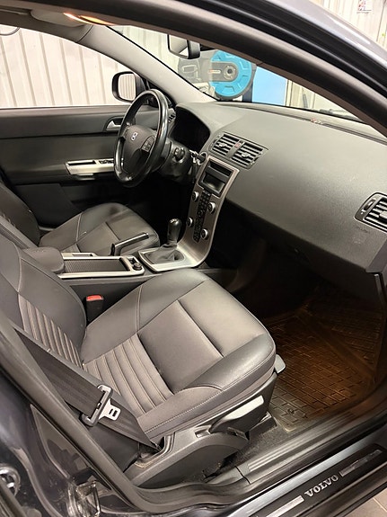 Volvo V50 8 of 9