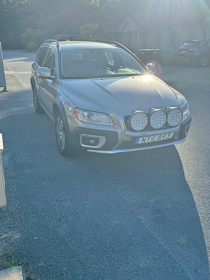 Volvo XC70 2 of 9