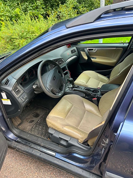 Volvo V70 3 of 10
