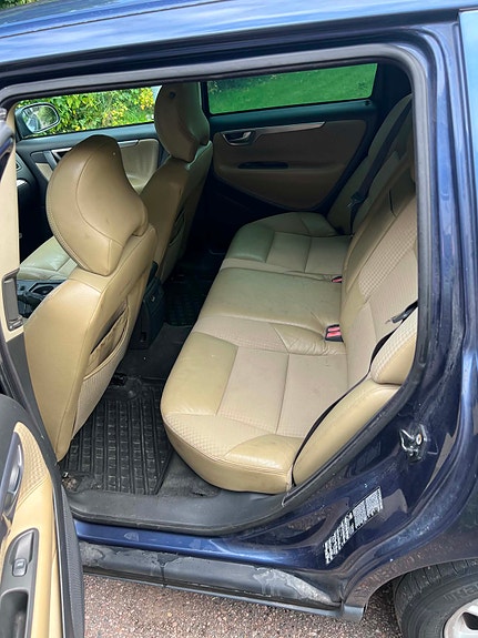 Volvo V70 4 of 10
