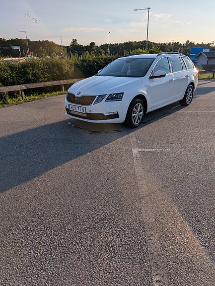 Skoda Octavia 2 of 6