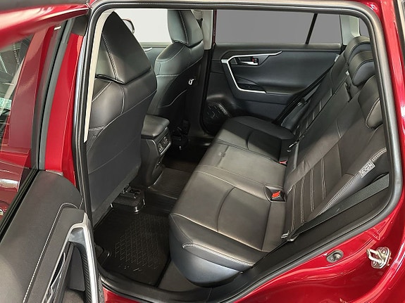 Toyota RAV4 16 of 23