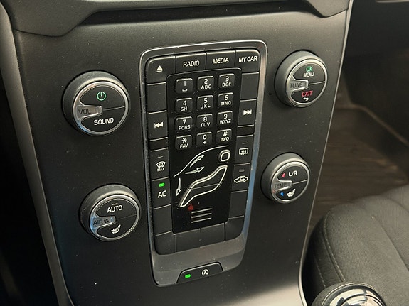 Volvo V40 22 of 29
