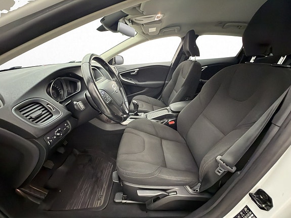 Volvo V40 12 of 29