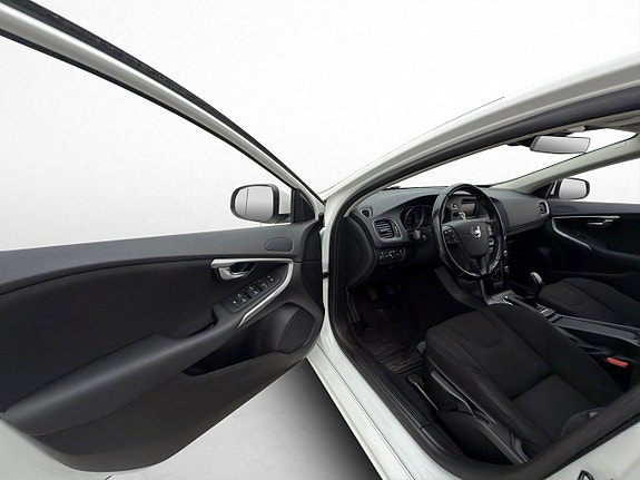 Volvo V40 11 of 29