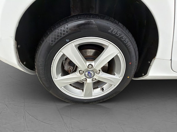 Volvo V40 28 of 29
