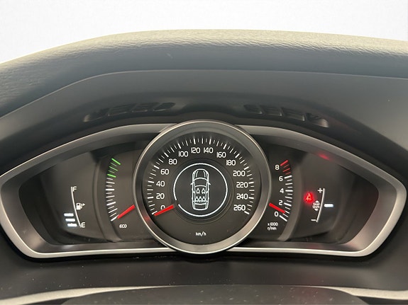 Volvo V40 18 of 29