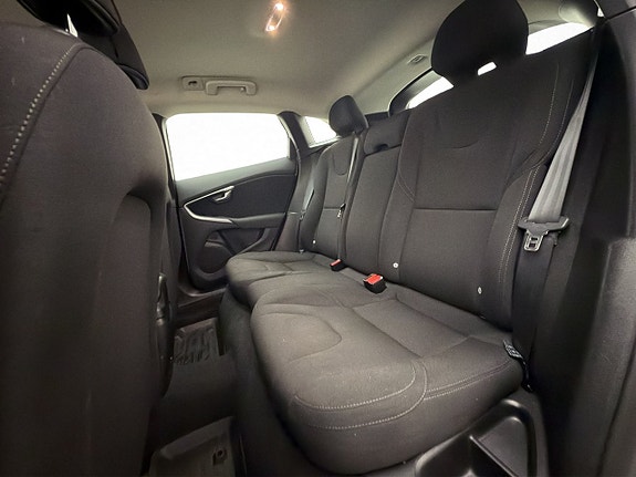 Volvo V40 17 of 29