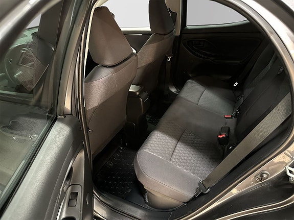 Toyota Yaris 9 of 13
