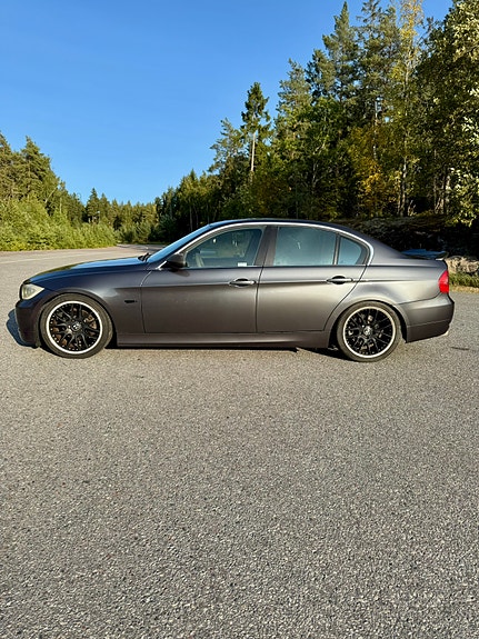 BMW 325i 3 of 9