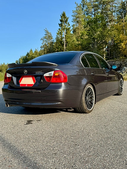 BMW 325i 2 of 9