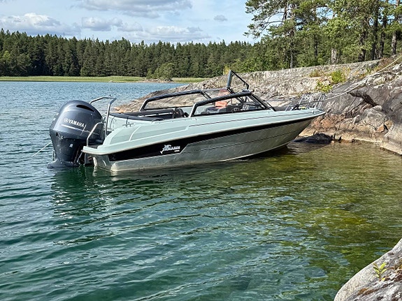 Yamarin Cross 64 BR + Yamaha F150 (2016) 2 of 12