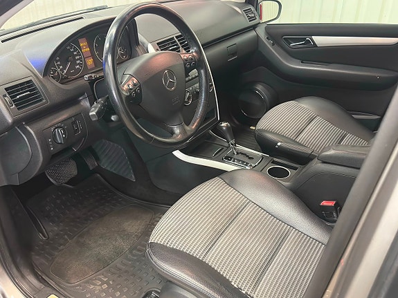 Mercedes-Benz A200 23 of 24