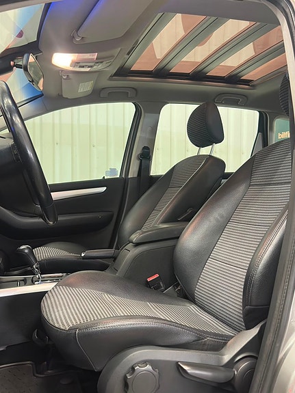 Mercedes-Benz A200 10 of 24