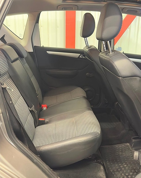 Mercedes-Benz A200 17 of 24