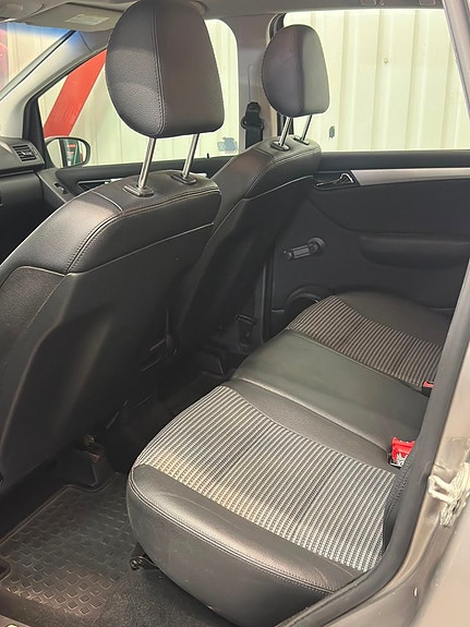 Mercedes-Benz A200 22 of 24