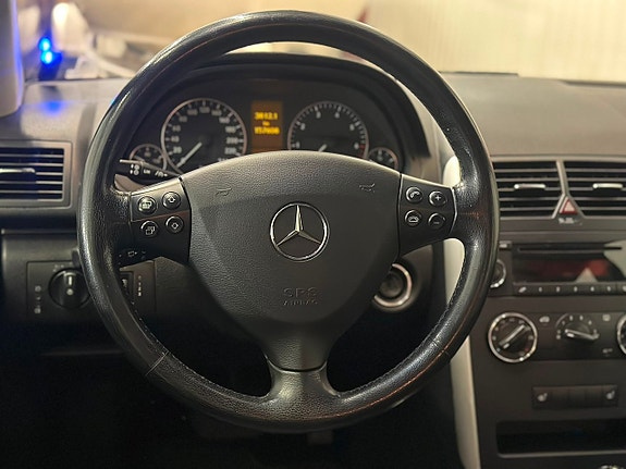 Mercedes-Benz A200 13 of 24