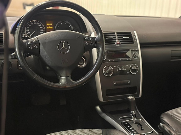 Mercedes-Benz A200 11 of 24