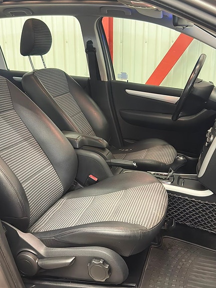 Mercedes-Benz A200 15 of 24