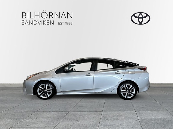 Toyota Prius 8 of 23