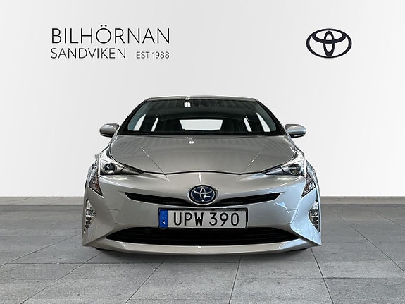 Toyota Prius 11 of 23