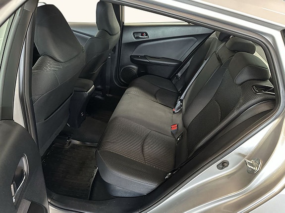Toyota Prius 16 of 23